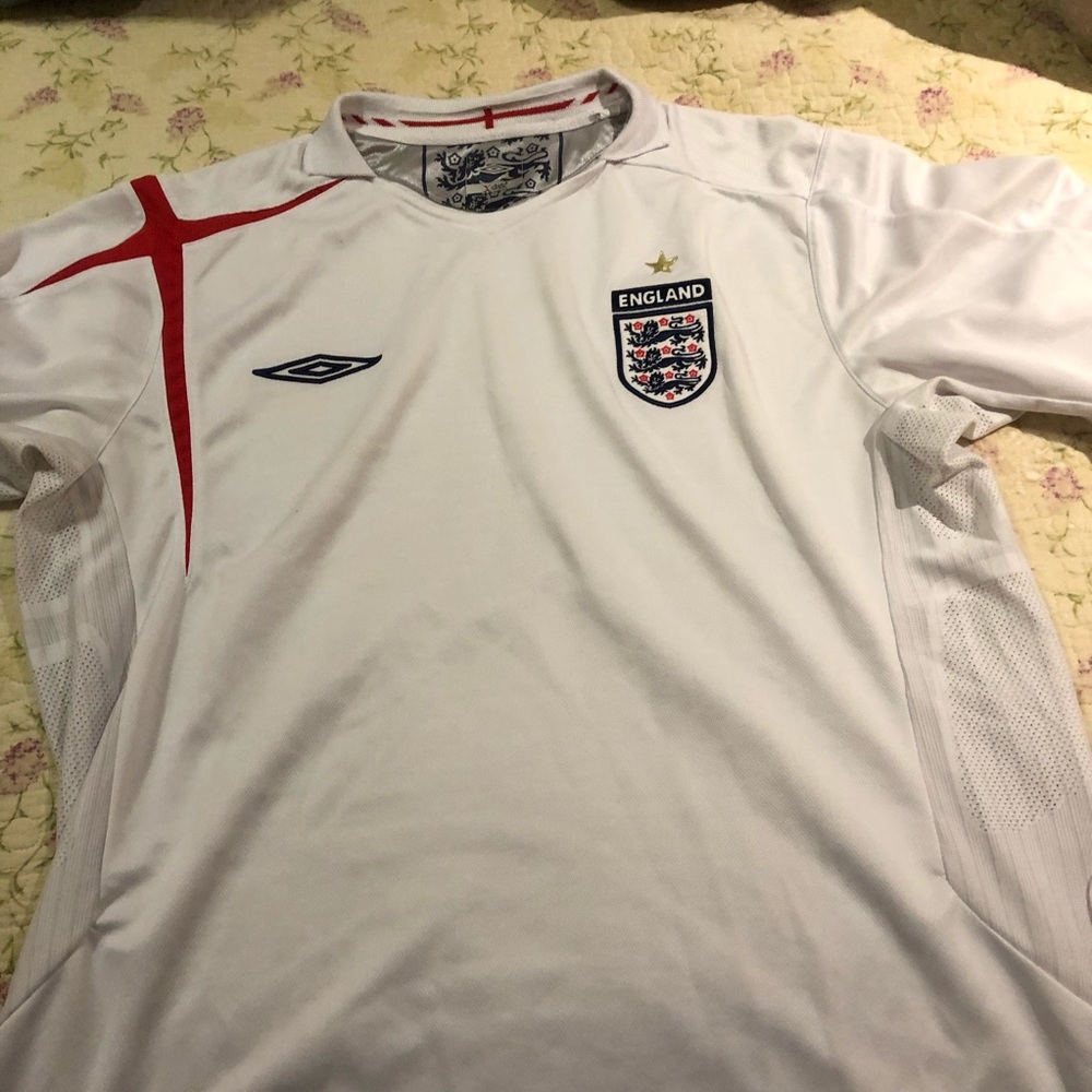 And size extra large soccer jersey by Umbro